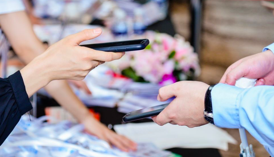 【猎云网】巨头寻找新流量？新浪、腾讯、阿里纷纷下场，押宝社交“第二春”