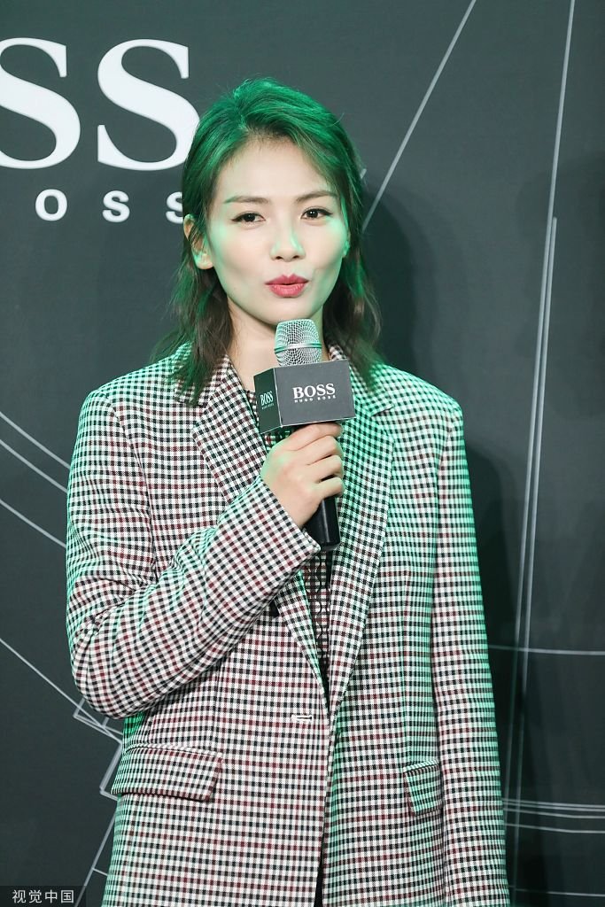 「娱乐星动」刘涛张嘉倪一飒一柔美翻了 李易峰穿红装与赵又廷吴尊同台比帅