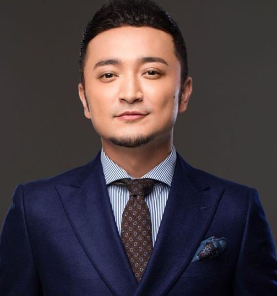 [一床情书]康辉20年前旧照帅到飞起！七大央视名嘴今昔对比，个个都是神颜