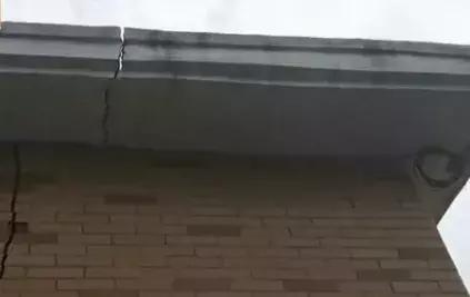 小区地塌50米、墙裂缝可塞指头!长沙这个小区业主有家不敢住