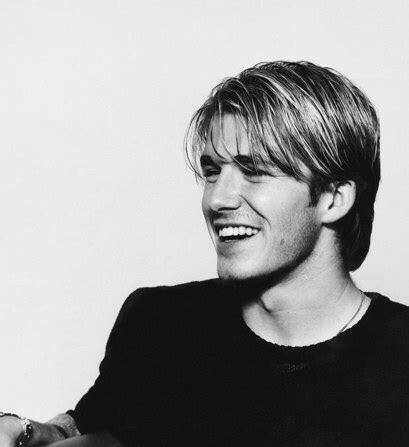 很多人只记得贝克汉姆取得的成就,却忘了他年轻时的盛世美颜