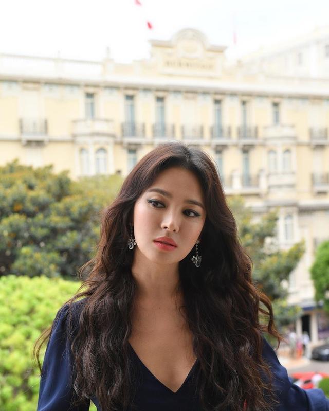 宋慧乔离婚的第三十三天,女王归来:离婚快乐,女明星们