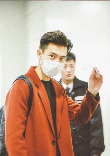 男明星机场私服大赏,肖战李现洪雨雷你喜欢哪一款