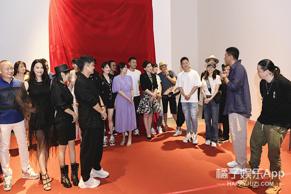 张曦2019个人摄影艺术展在北京开幕，胡军、韩庚现身