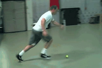 急停半转身,腰不好别乱用!练好下肢力量,女朋友再也