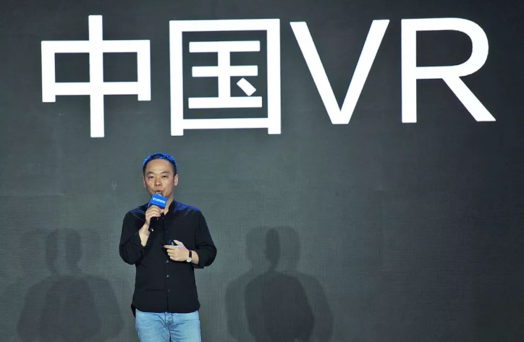 这家曾活在每个人电脑里的公司，市值从400亿缩水到16亿，现在又摊上大事