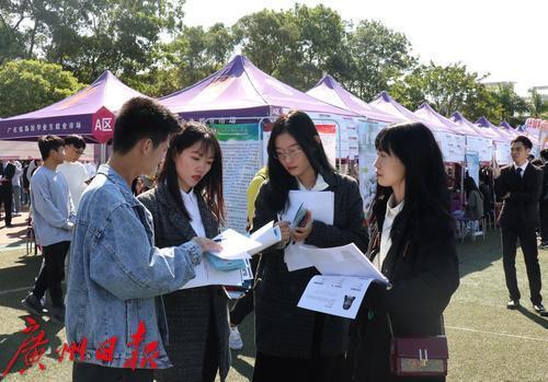 这场招聘会显示，网红直播发展催生视频制作需求增加