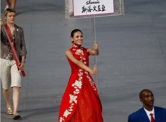 「一床情书」都做过礼仪小姐！杨超越变流量小花，杨怡逆袭夺视后，她成了超模