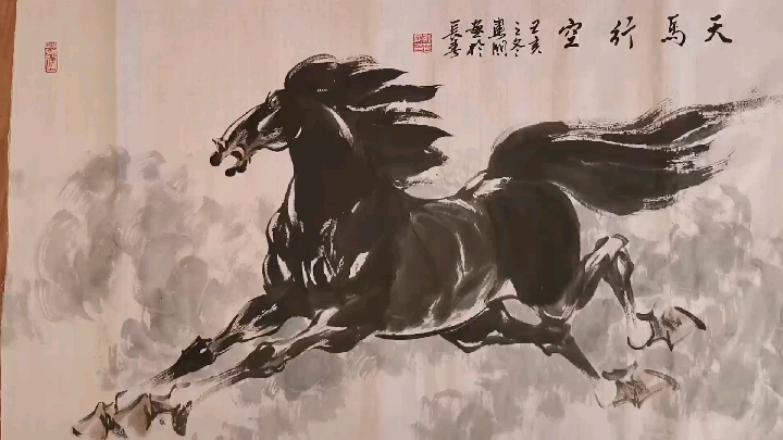 斯须九重真龙出，一洗万古凡马空