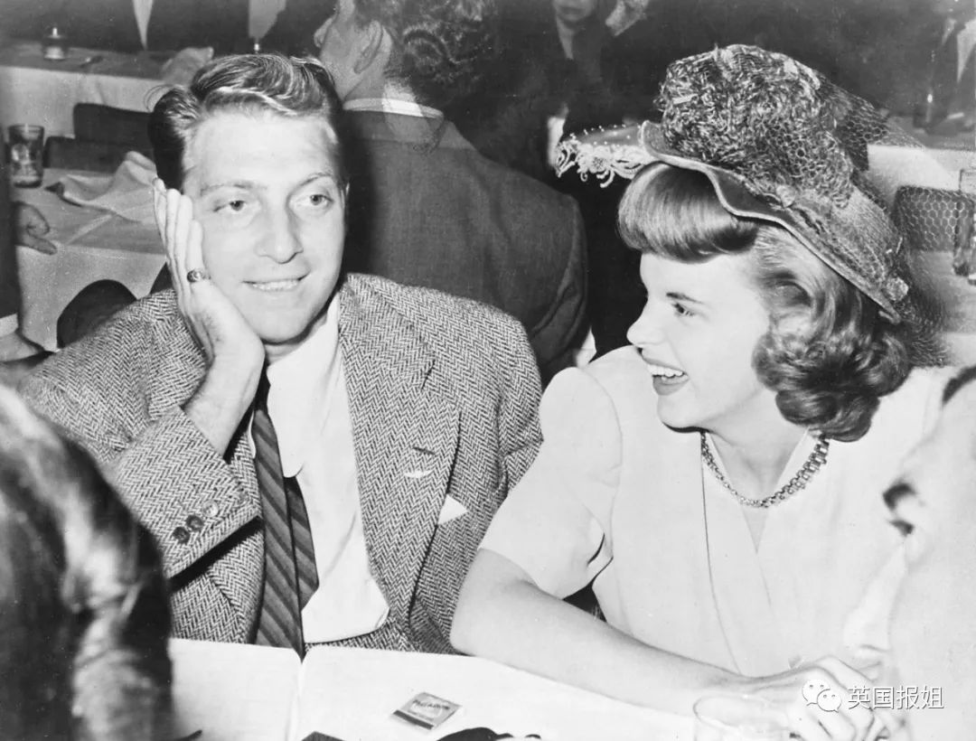 被迫堕胎、裹胸扮童星，天使面孔的她被名利场折磨一生__凤凰网, image size:1080x820