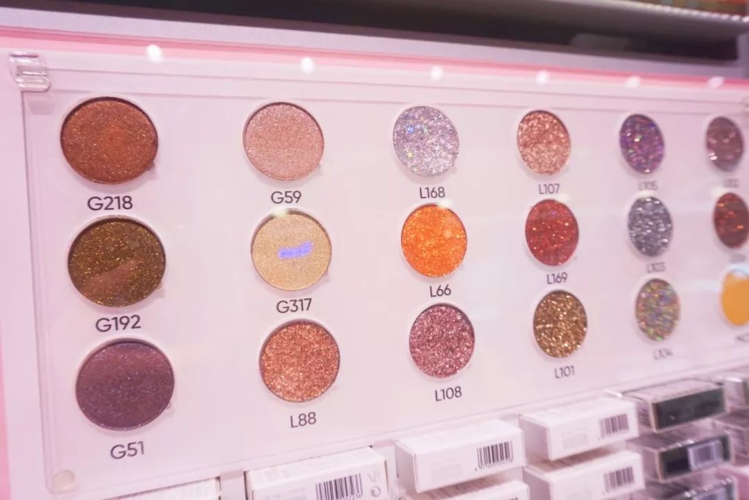 调色师 | 青岛最大的彩妆集合店,签下全球30余家知名彩妆品牌!