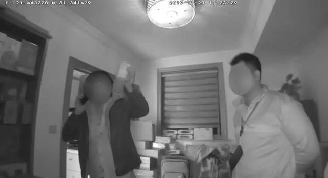 怀疑饮料被送餐员偷喝，男子狂打电话报警！没想到，自己却摊上大事