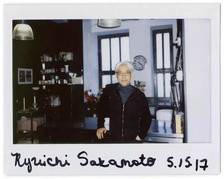 「新氧App」小田切让＋梁朝伟，67岁他依然是顶级男神，身患癌症天妒英才