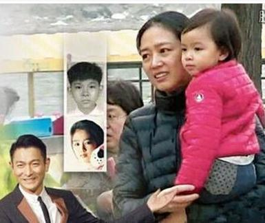 刘德华携妻女返港，一家带超10件行李，多名保镖护送阵势太大