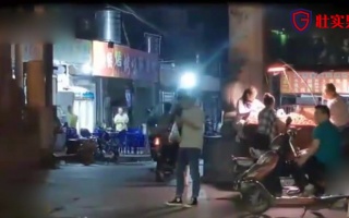 西安某地现站街女，傍晚街头公然拉客：300一小时600把你陪好