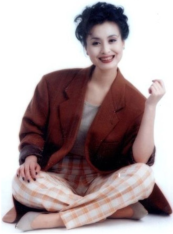 黄宏25岁女儿近照曝光，颜值超高堪比女明星，继承母亲优秀基因