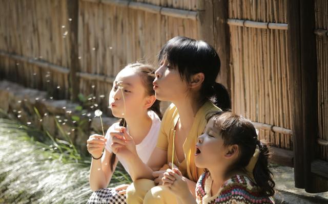 49岁奶茶刘若英久违营业，化身江南美女仙气飘飘
