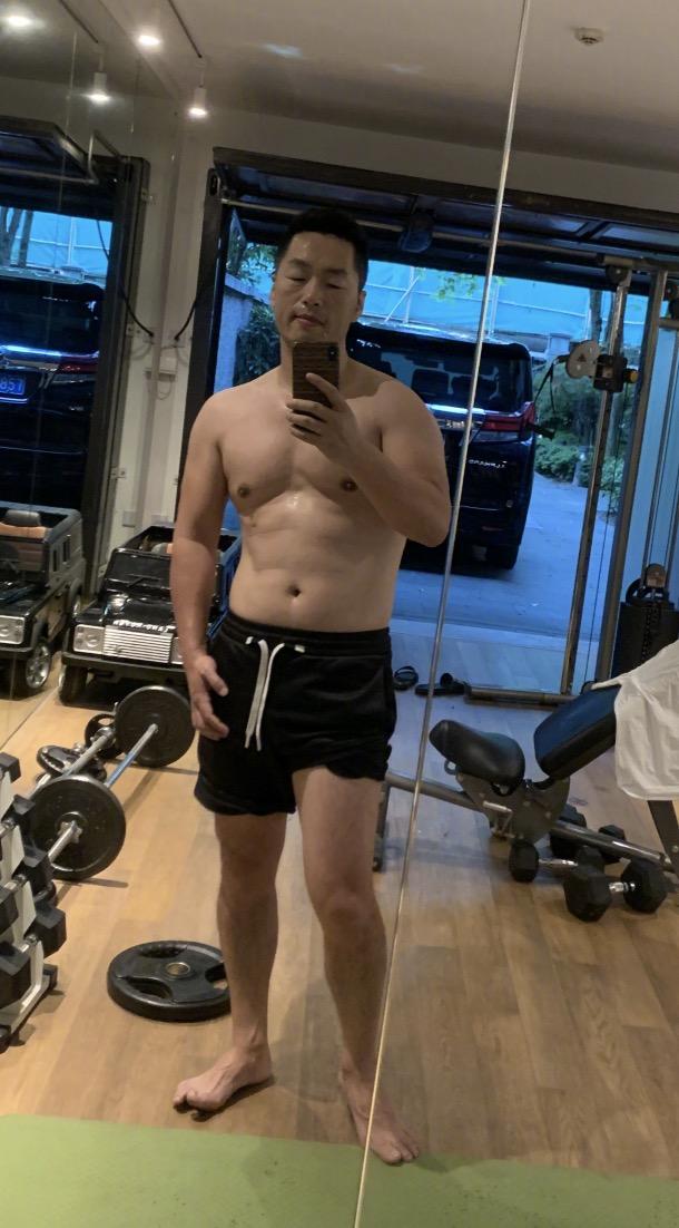 袁巴元否认新恋情，称曾劝告张雨绮与男友“不合适的事不要做”