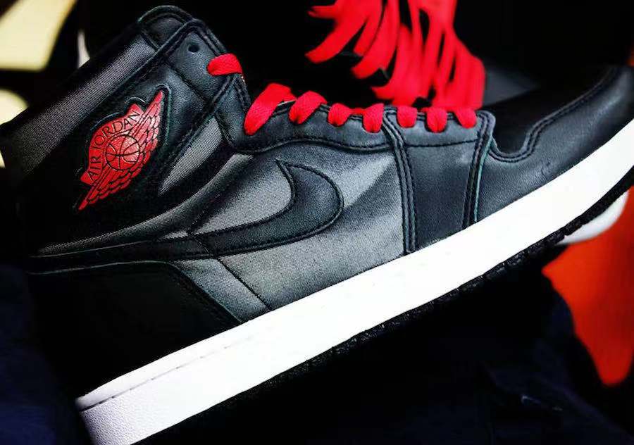 又一款丝绸材质打造！这双 Air Jordan(空中飞人) 1 黑红你喜欢吗？
