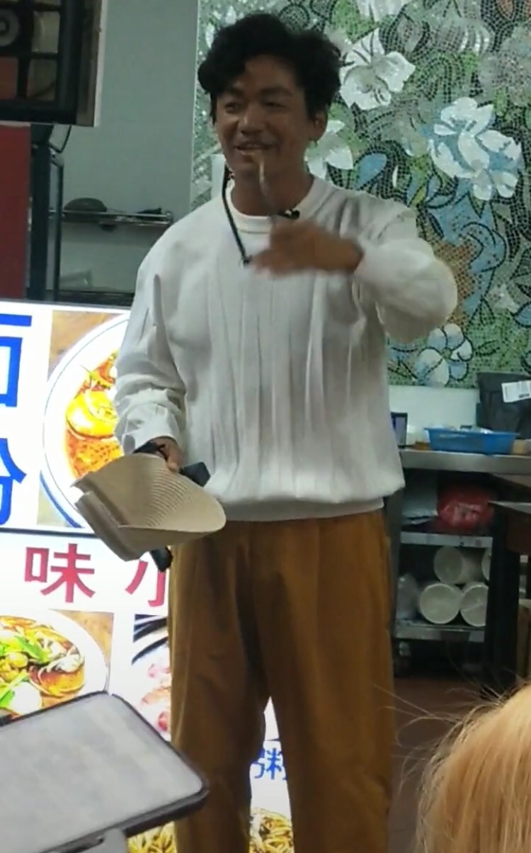 【熊猫娱乐】王宝强现身活动人气爆棚，女主持竟撞脸马蓉，评论区炸了