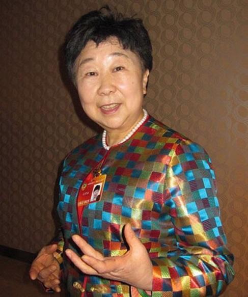 冯巩一家的基因太强大,长得都一个样;家庭背景显赫 名门望族