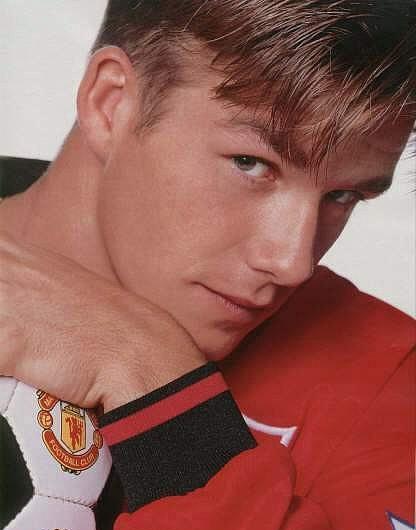 很多人只记得贝克汉姆取得的成就,却忘了他年轻时的盛世美颜