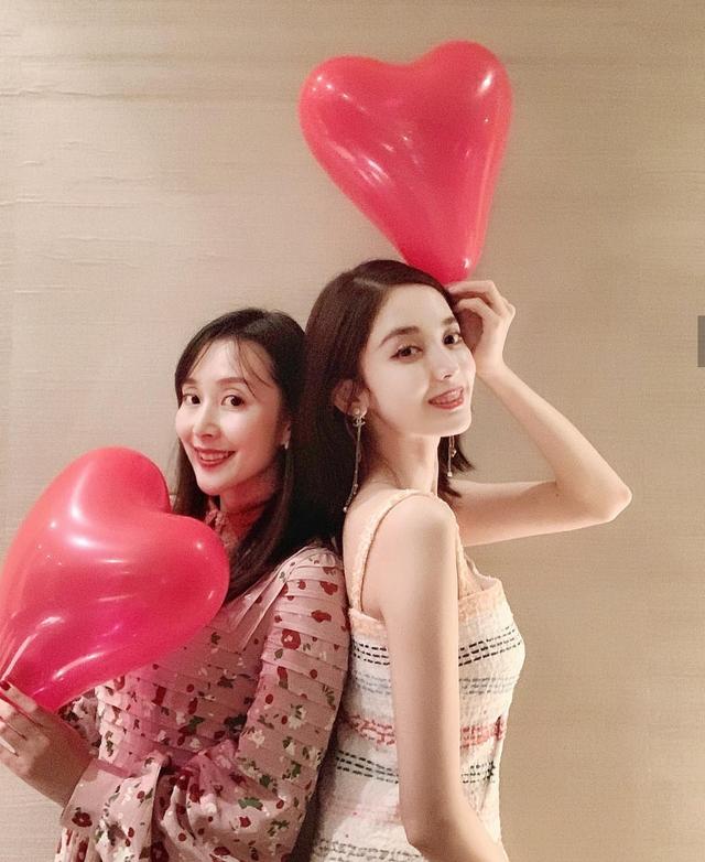 娜扎升级当小姨！姐姐产后晒萌娃挡脸仍显可爱