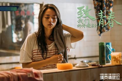 「不八卦会死星人」李少红撅嘴直接反驳，郭敬明被打击满脸尴尬