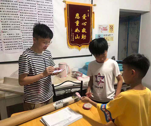 武汉共享厨房发起人身份遭质疑，华中科大中南财大否认其学历