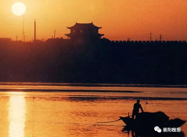 郭靖、黄蓉雕像落地襄阳引争议