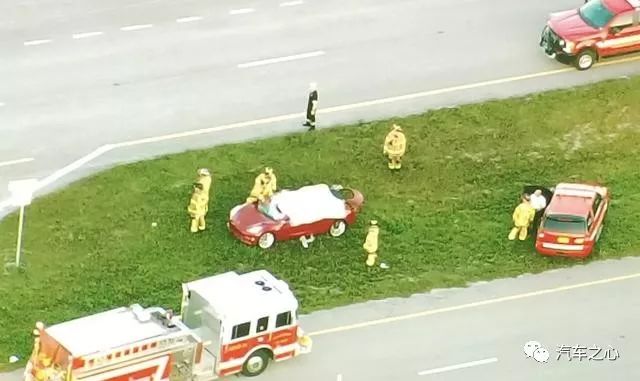 事故 特斯拉 车辆 高雅宁 车厢 卡车 车道 系统 方向盘 隔离带