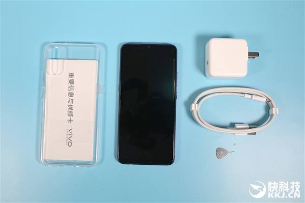 4800万AI三摄仅1598元 vivo Z5开箱图赏