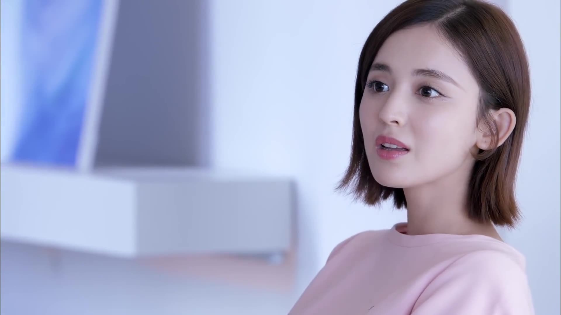 美女给两位大叔拍美女,美女嘲笑杂志是总裁,没想看到总裁护照图片