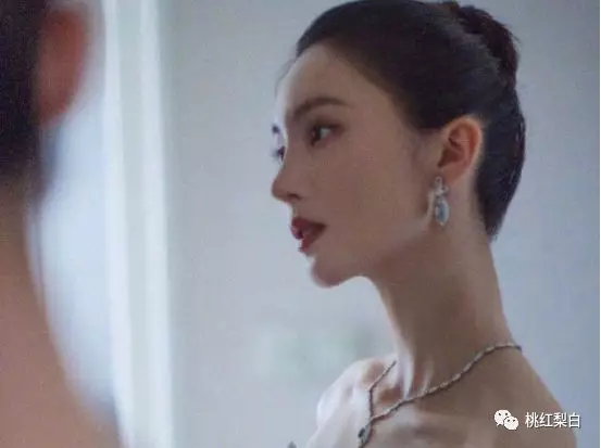 小S跟50岁的许晴颜值对比惨烈，天生尤物和后天美女究竟差在哪？