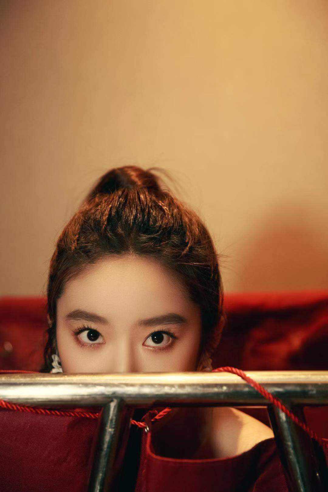 [喜天影视]柴蔚《初恋那件小事》晒大光明造型 引网友热议