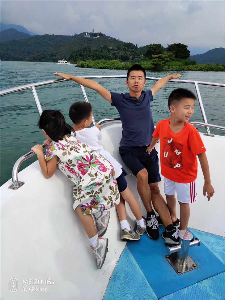 黄章现身魅族社区：晒游艇遛娃照，称新产品即将登场