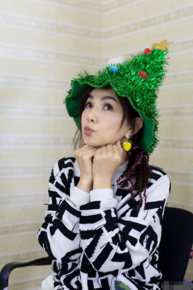明星圣诞造型大赏：余文乐陈嘉桦戴绿帽，王祖贤被赞最美