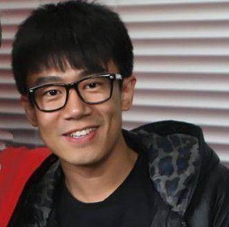 戏骨李雪健帅气儿子曝光，26岁学霸北电读研，被赞最低调星二代