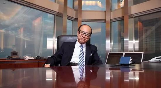 李嘉诚和李泽楷之间，差了3个马化腾