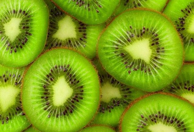 常吃猕猴桃好处多,不同颜色的猕猴桃啥区别,猕猴桃四种食用方式