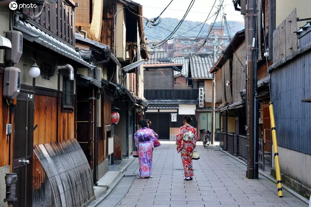 讲香港之前先讲京都,日本的那个千年古城.