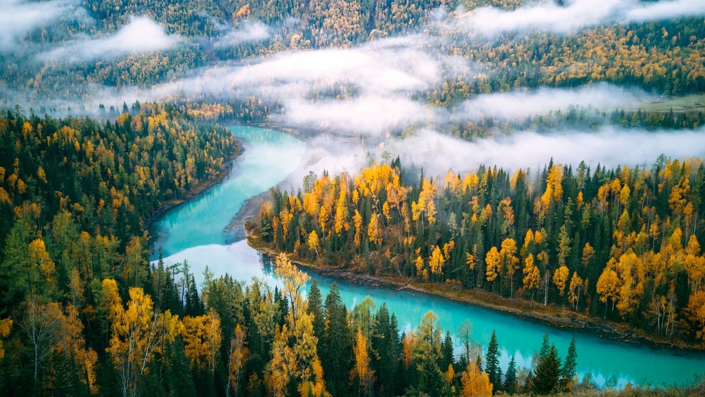 新疆喀纳斯秋景之 月亮湾风景