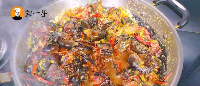老刘教你一道当季美味“咸蛋黄小龙虾”,步骤讲解详细,先收藏了
