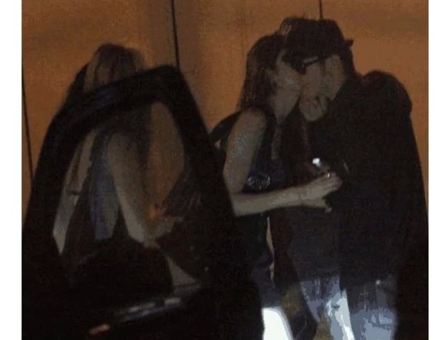 与baby婚姻状况成谜，黄晓明被拍到夜店搂美女？真相很打脸