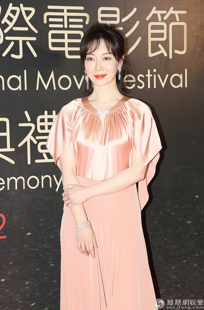 正文8 1/6 2019年12月22日,澳门,陈数亮相第11届澳门国际电影节红毯
