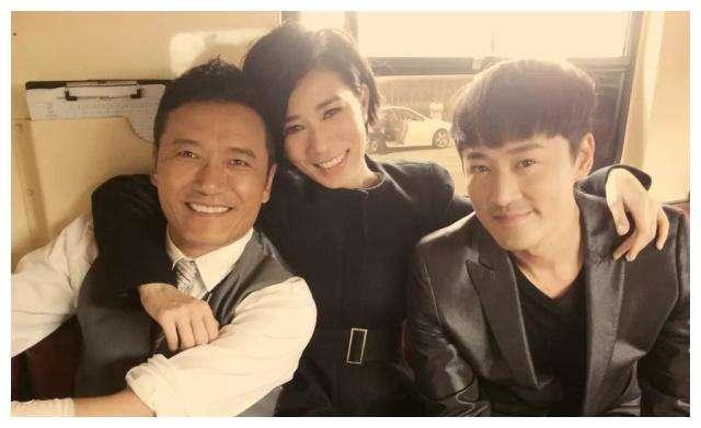 佘诗曼与“七魔女”成员共庆圣诞，全场只有她单身编辑：奇趣网发布：2019-12-26 01:01:13