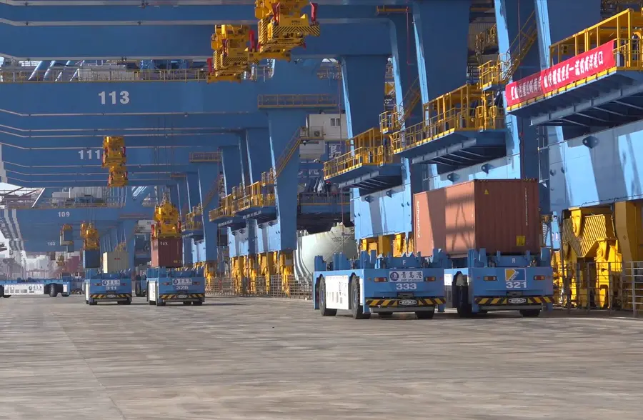 山东港口青岛港全自动化码头（二期）投产运营