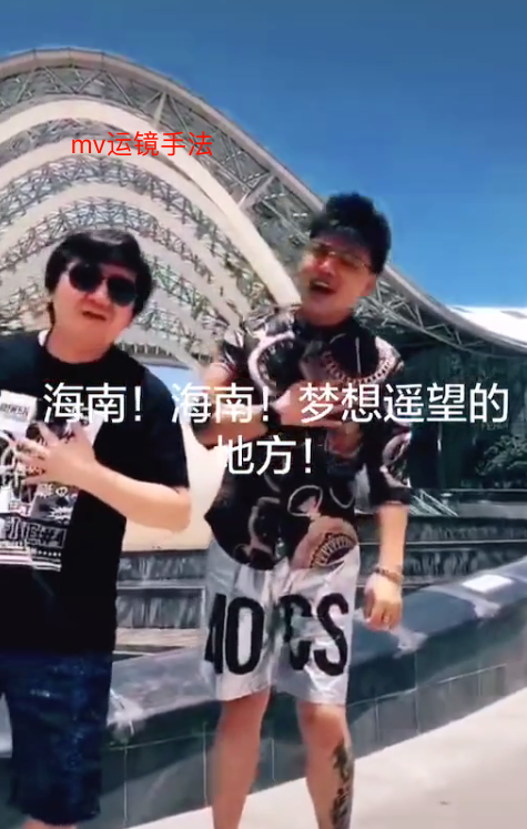 唱《老鼠爱大米》的他也变网红，近照豪气开游艇出海