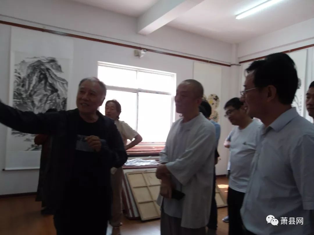 裸露并蕴藏着无穷尽的令人赞叹不已的"水墨岩,是萧县画家创作的天然