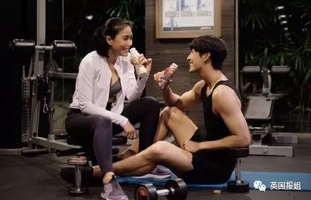 [英国报姐]霸道总裁本尊！出演泰国狗血剧的这位男神，我太可了